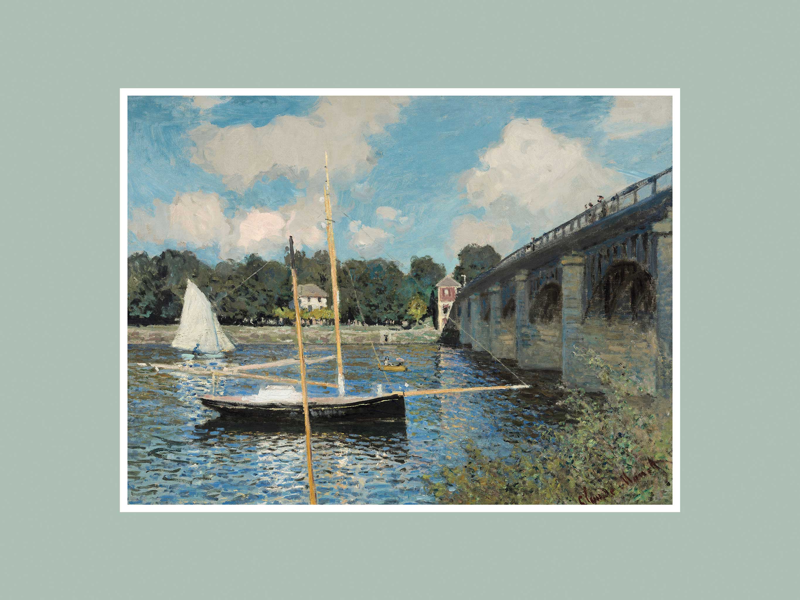 Das Bild "Die Brücke von Argenteuil" von Claude Monet zeigt Segelboote auf einem sonnenbeschienenen Fluss mit Spiegelungen auf dem Wasser. Eine Steinbrücke erstreckt sich vom rechten Vordergrund bis zum Hintergrund, wo Bäume und Häuser unter einem teilweise bewölkten blauen Himmel zu sehen sind. Die Szene ist ruhig und malerisch.
The painting ‘The Bridge of Argenteuil’ by Claude Monet shows sailing boats on a sunlit river with reflections on the water. A stone bridge stretches from the right foreground to t